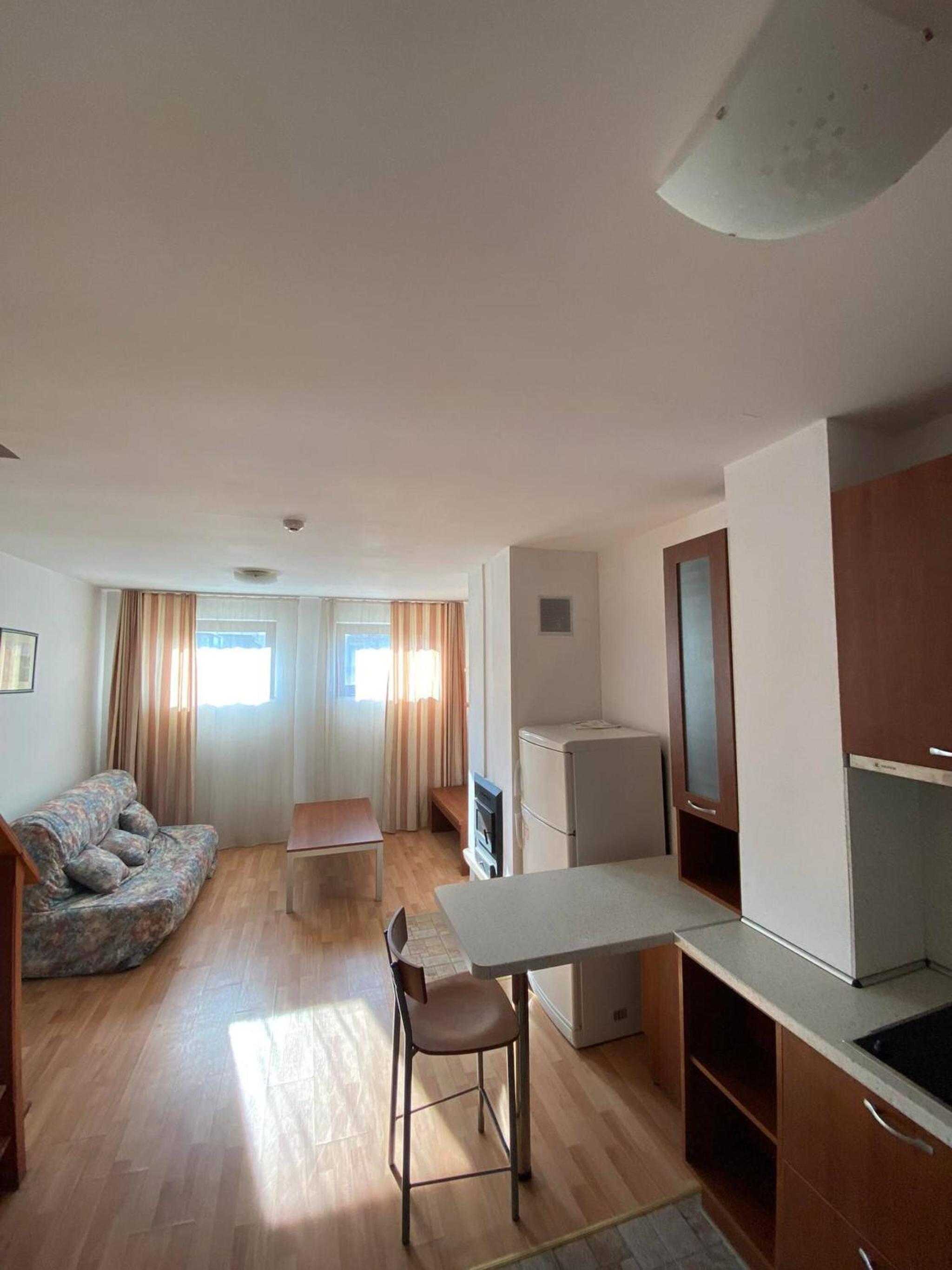 1BR Bright 300mbps WIFI Duplex - Two Floors