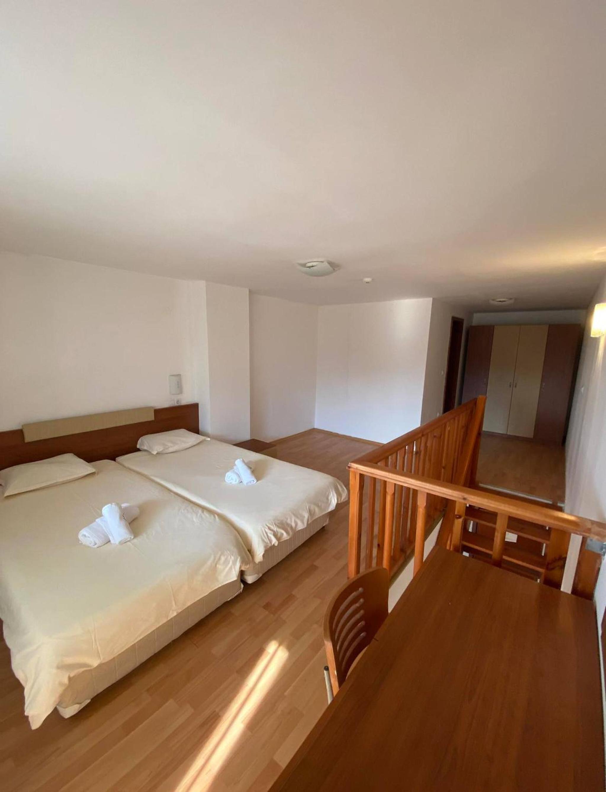 1BR Bright 300mbps WIFI Duplex - Two Floors
