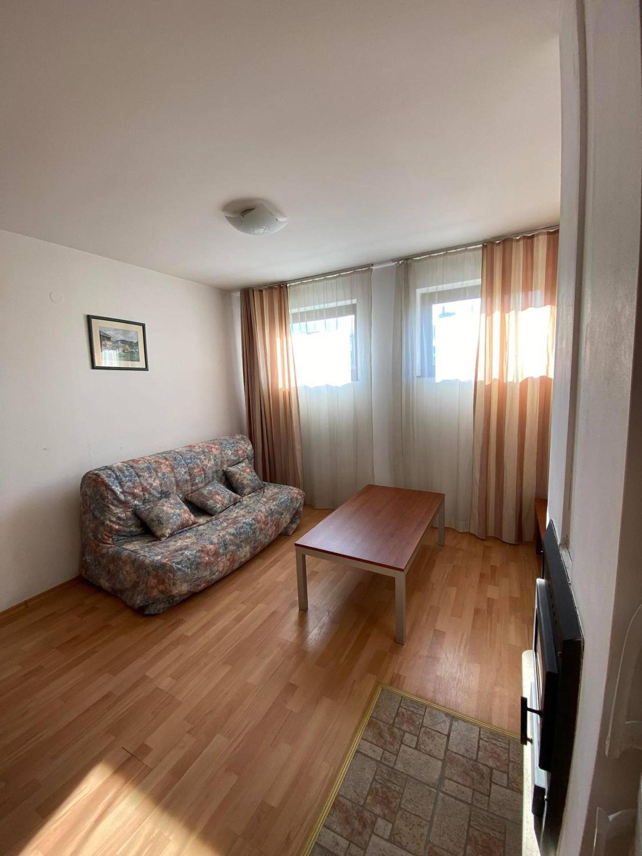 1BR Bright 300mbps WIFI Duplex - Two Floors