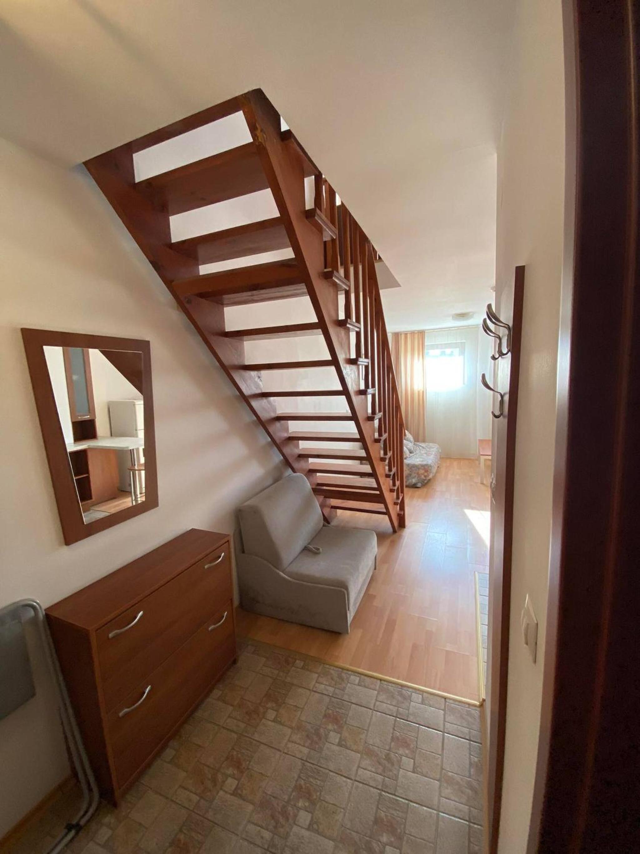 1BR Bright 300mbps WIFI Duplex - Two Floors