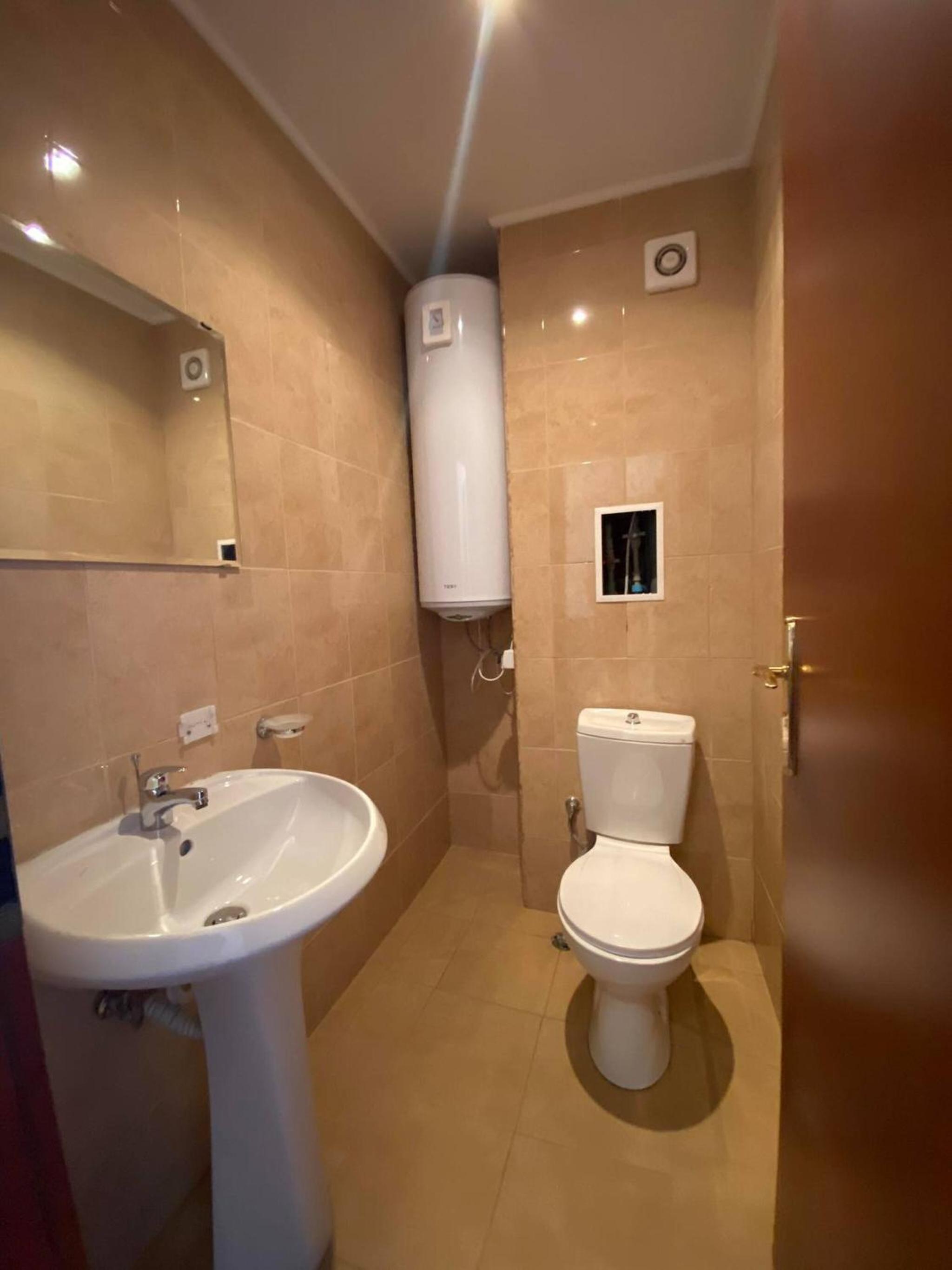 1BR Bright 300mbps WIFI Duplex - Two Floors