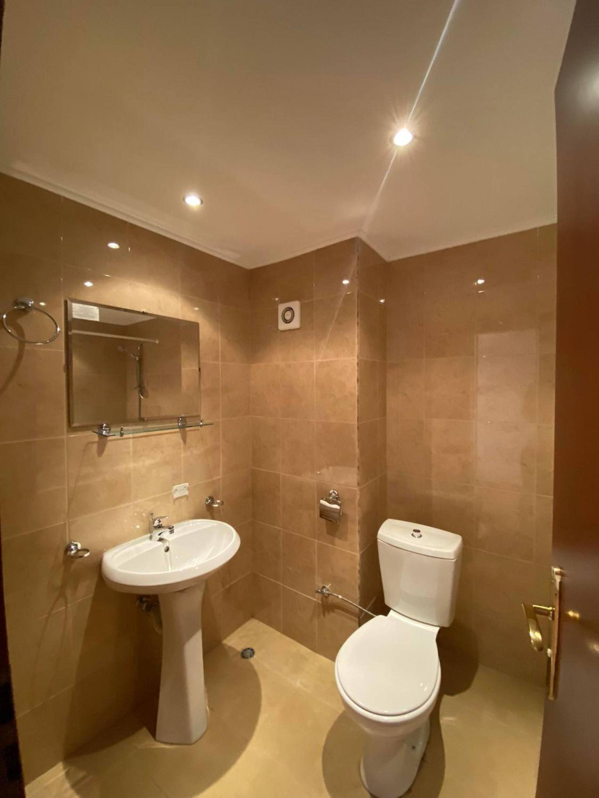 1BR Bright 300mbps WIFI Duplex - Two Floors