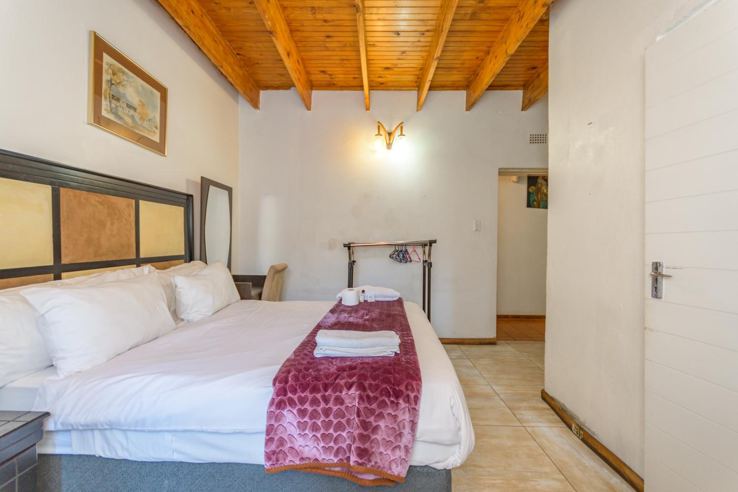 Royal Olympia Lodges & Safaris RSA