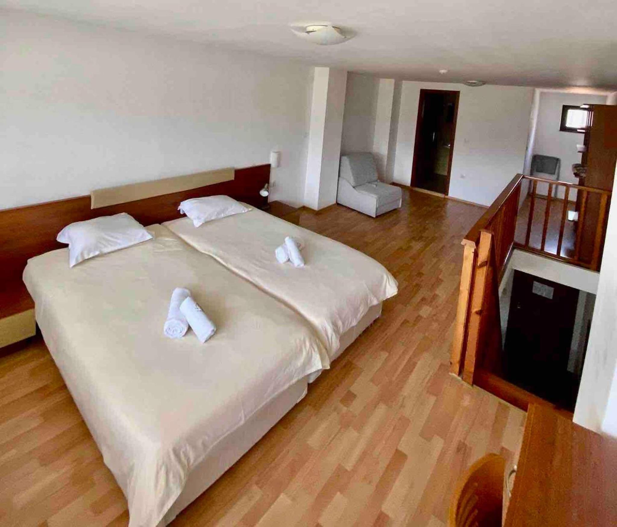 1BR Homey Duplex 300mbps WIFI 2 Floor with washer