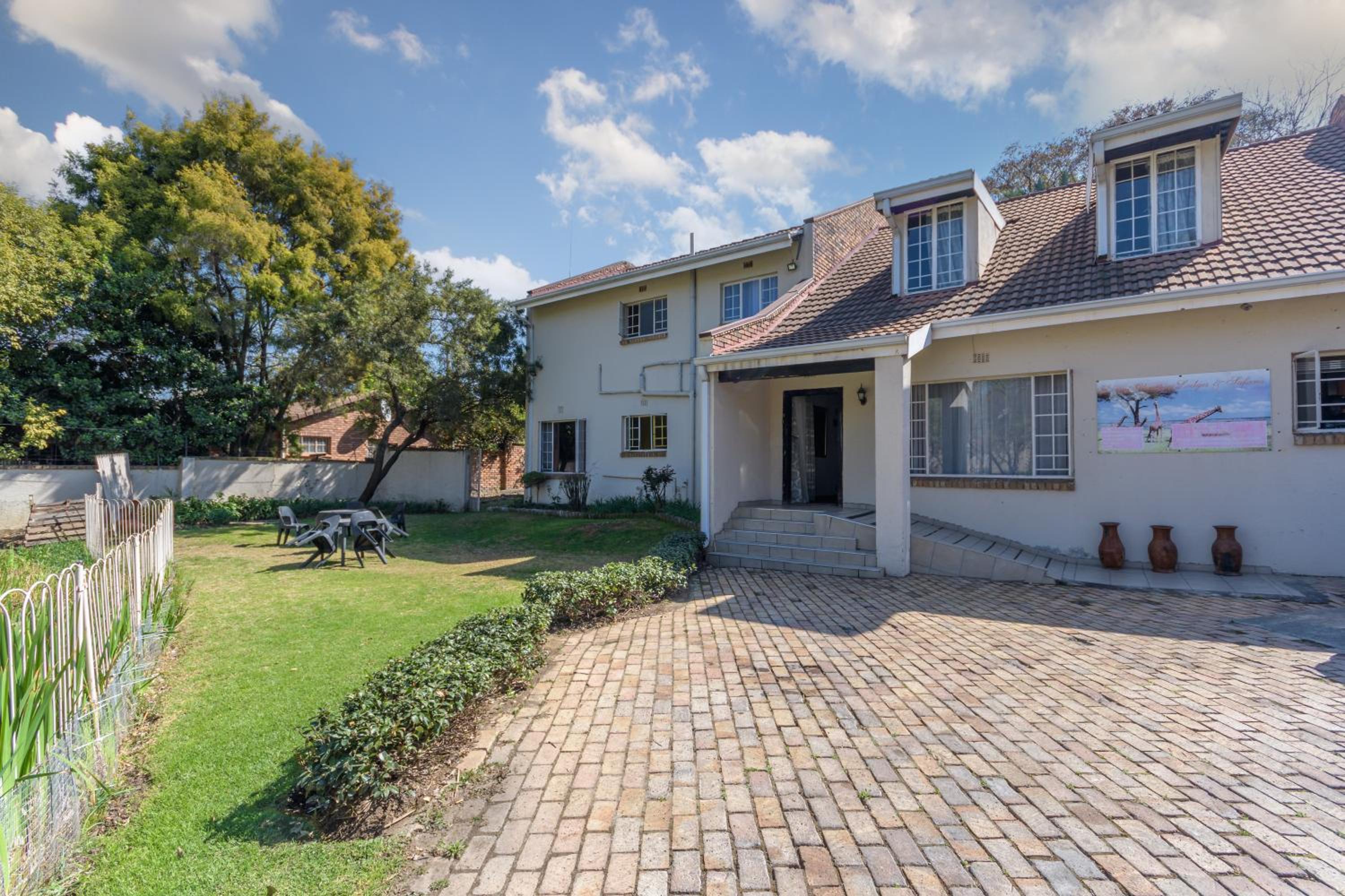Royal Olympia Lodges & Safaris RSA