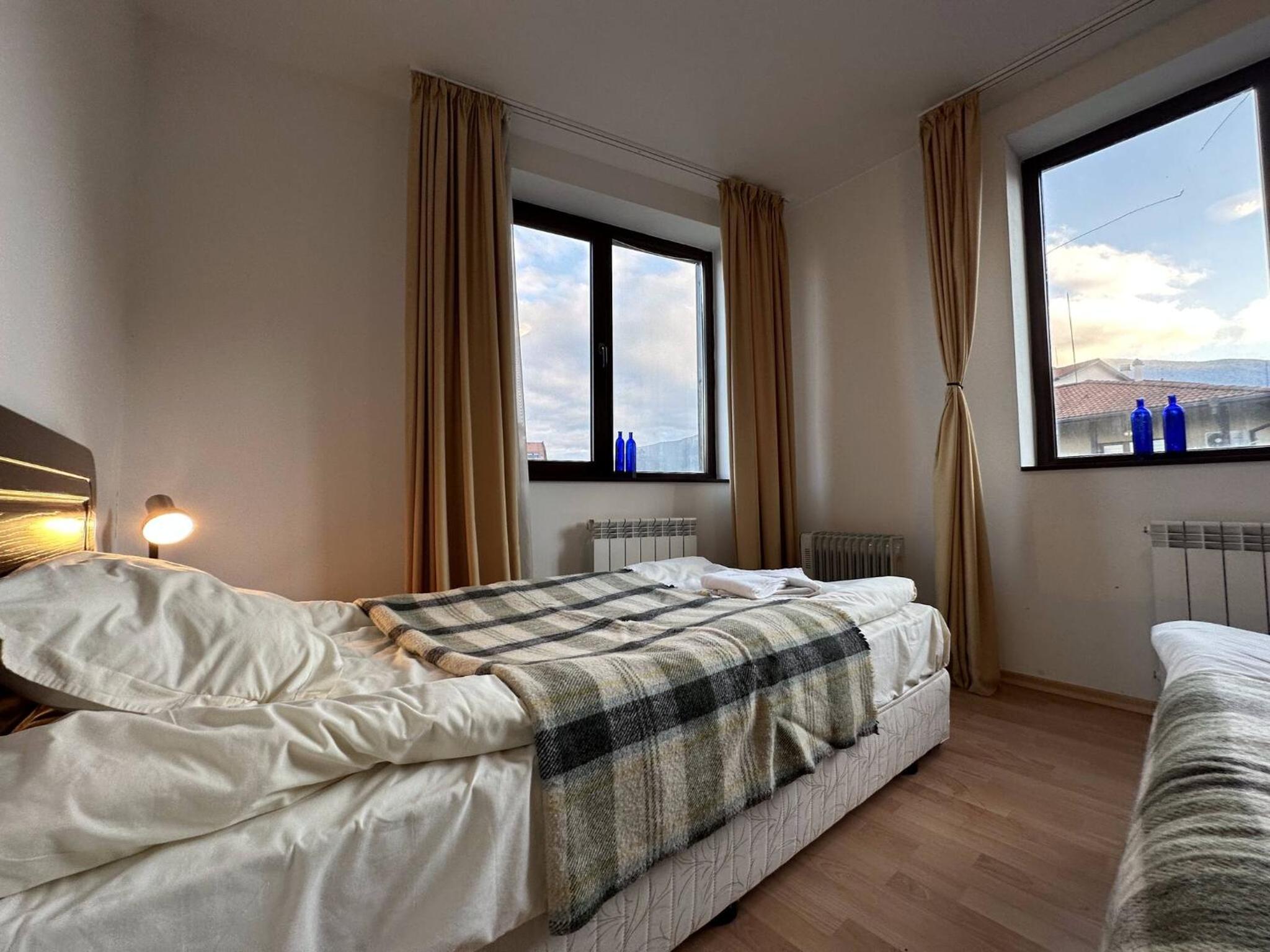 2BR Mountain View Apartment - Washer, 300mbps WIFI, Aircon