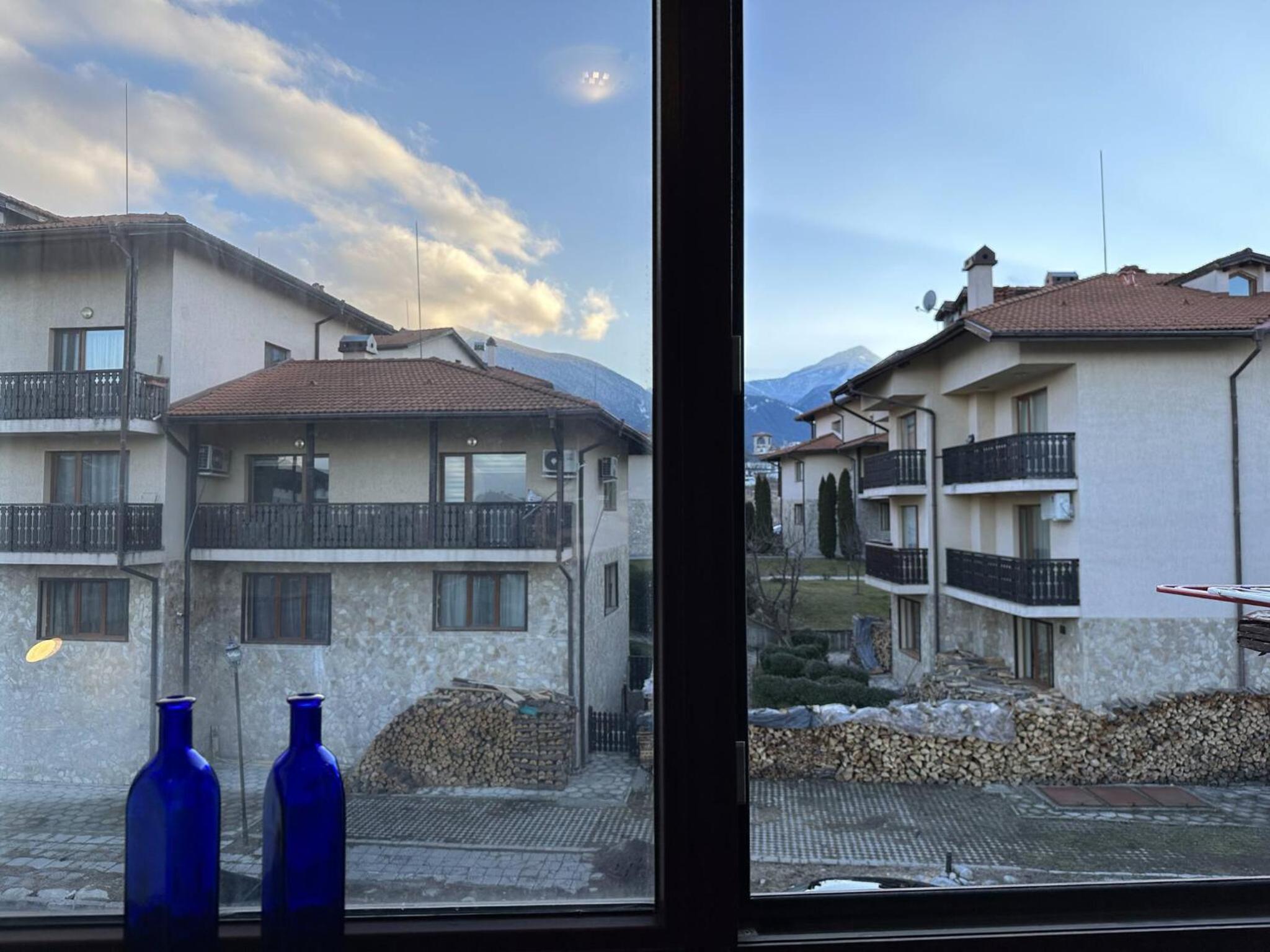 2BR Mountain View Apartment - Washer, 300mbps WIFI, Aircon