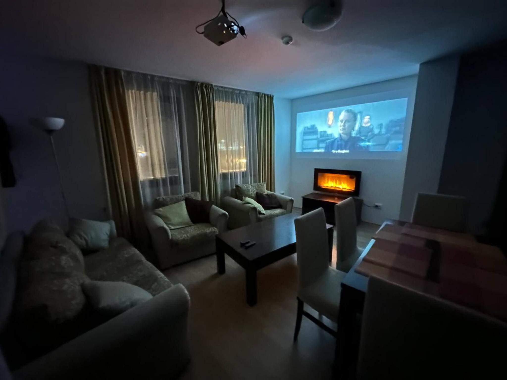 2BR Mountain View Apartment - Washer, 300mbps WIFI, Aircon
