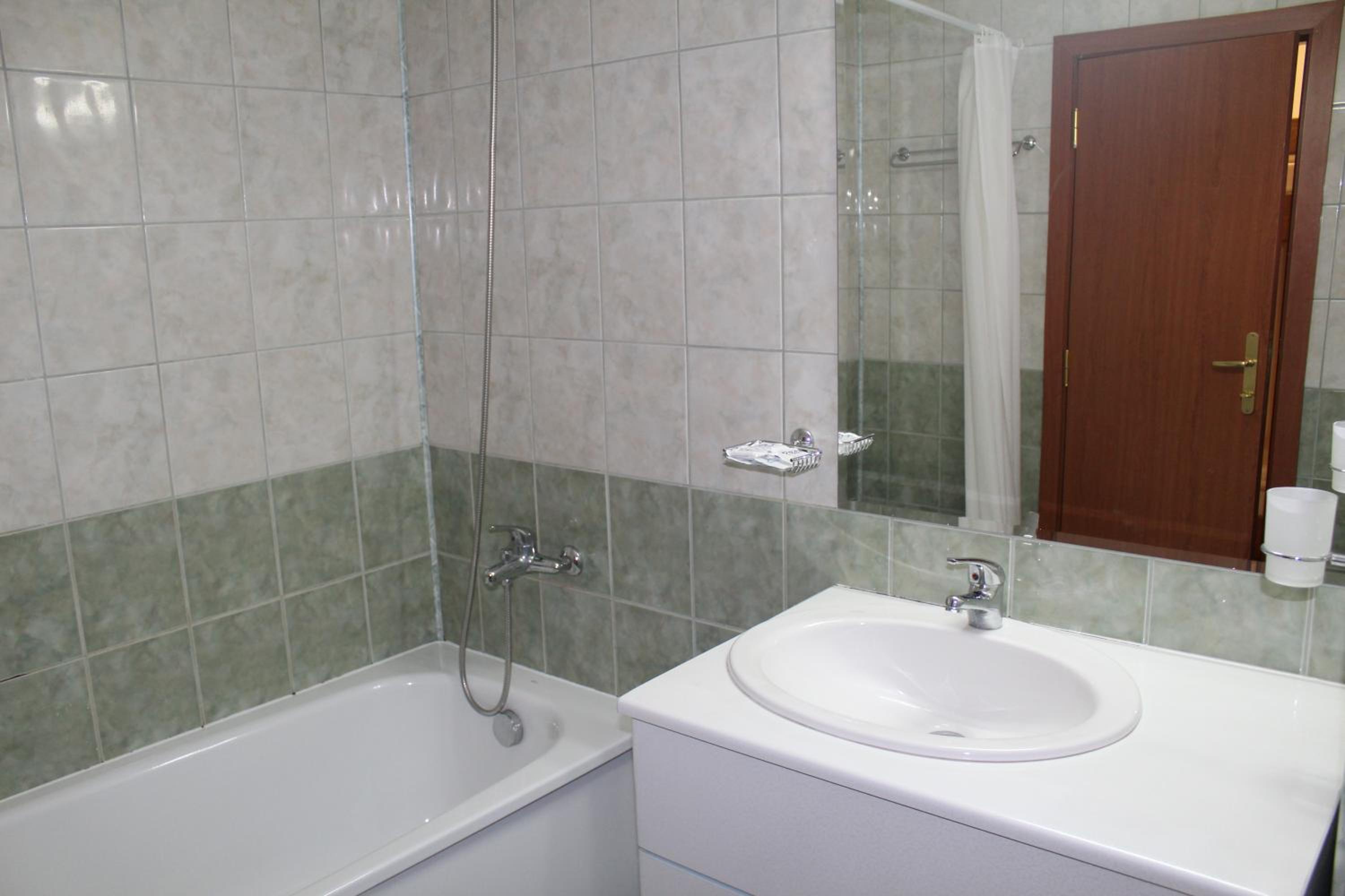 Large size apartment sleep 6 in Flora main building