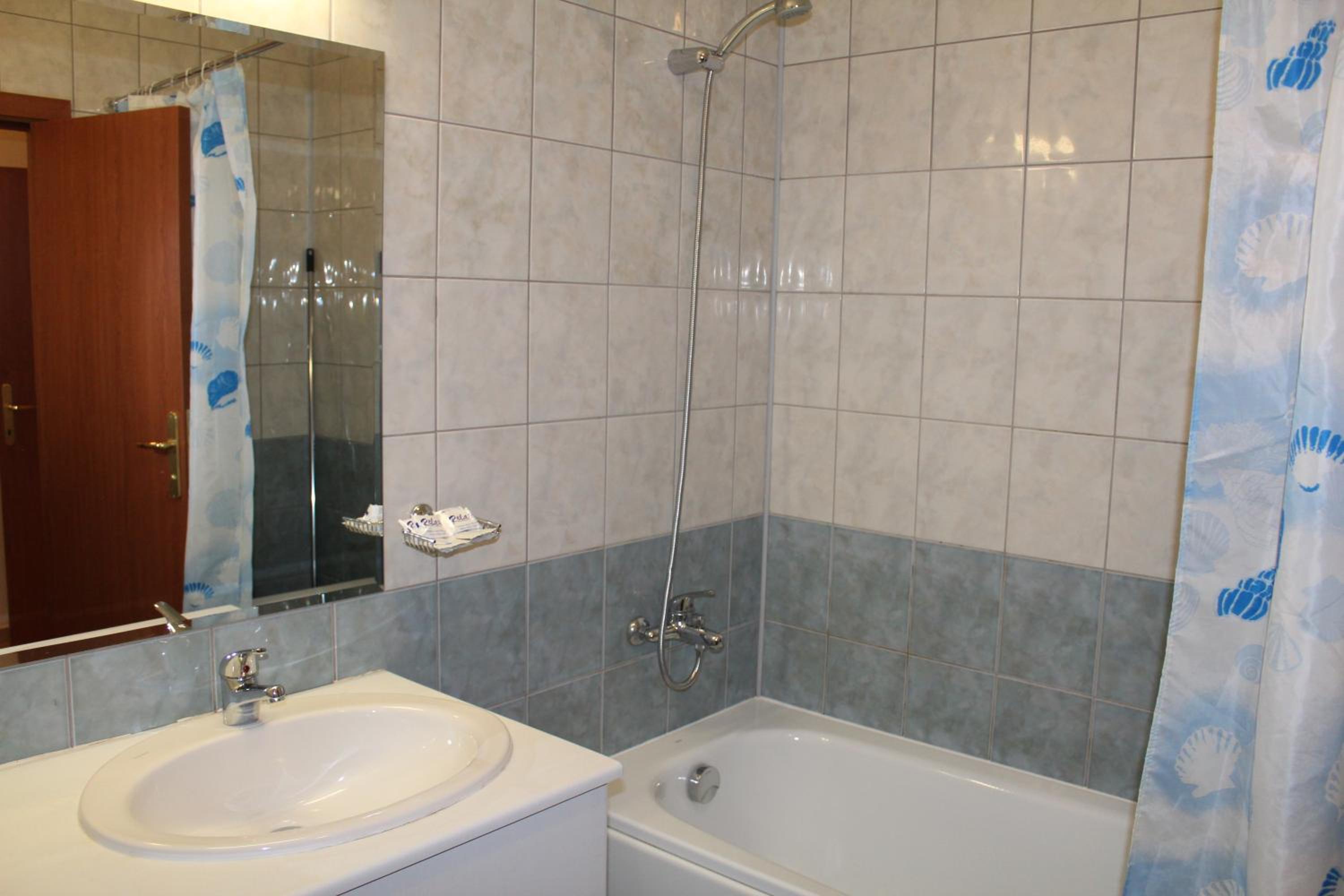 Large size apartment sleep 6 in Flora main building