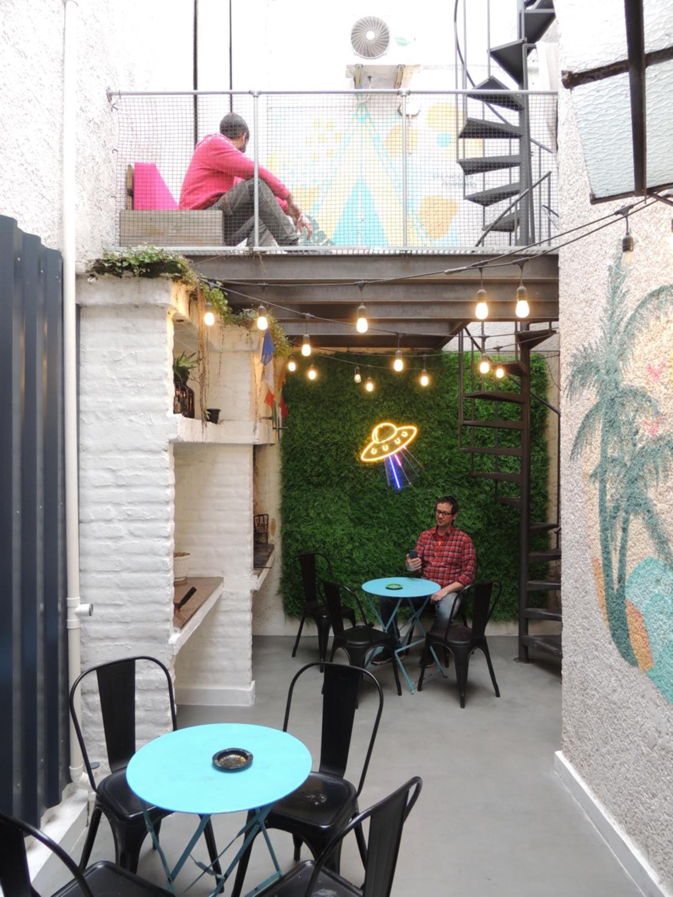 MedioMundo Hostel