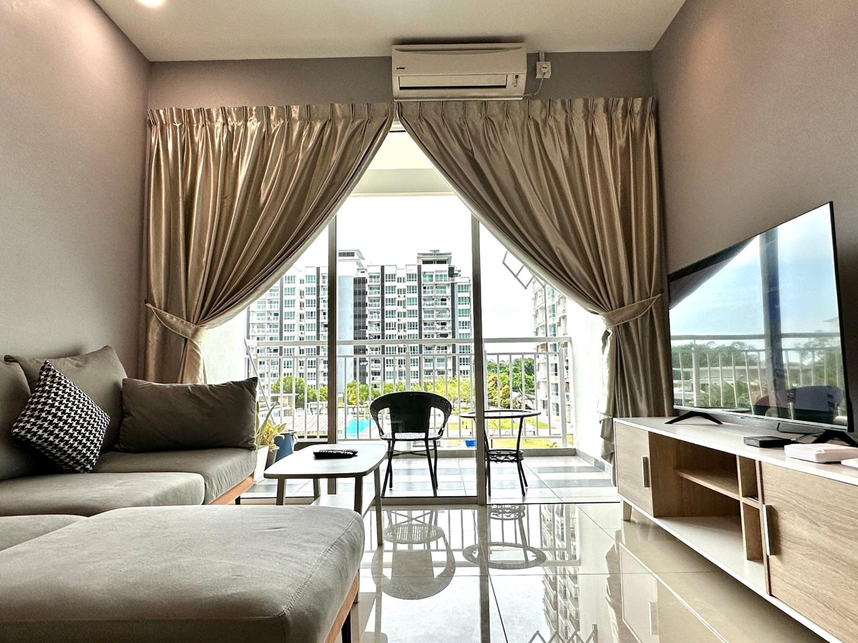 IJM Condo with Pool #Yoyo Homestay photo 3