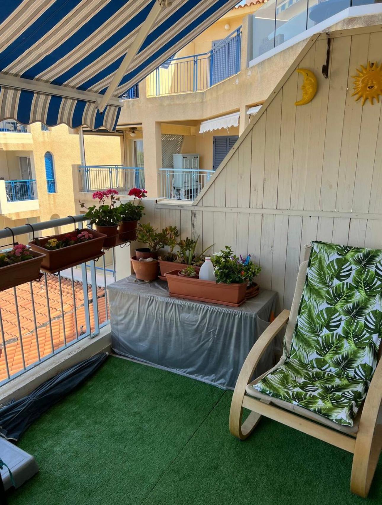 Regina Gardens Sunset with Fast Free Wi-Fi and Late Check-Out