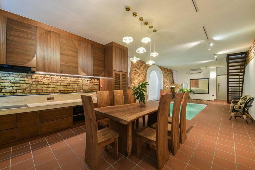Hidden Mansion with Private Pool photo 3
