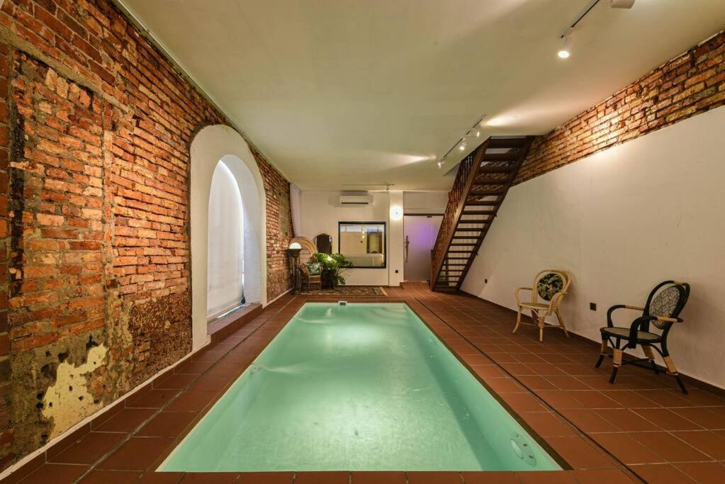 Hidden Mansion with Private Pool photo 2