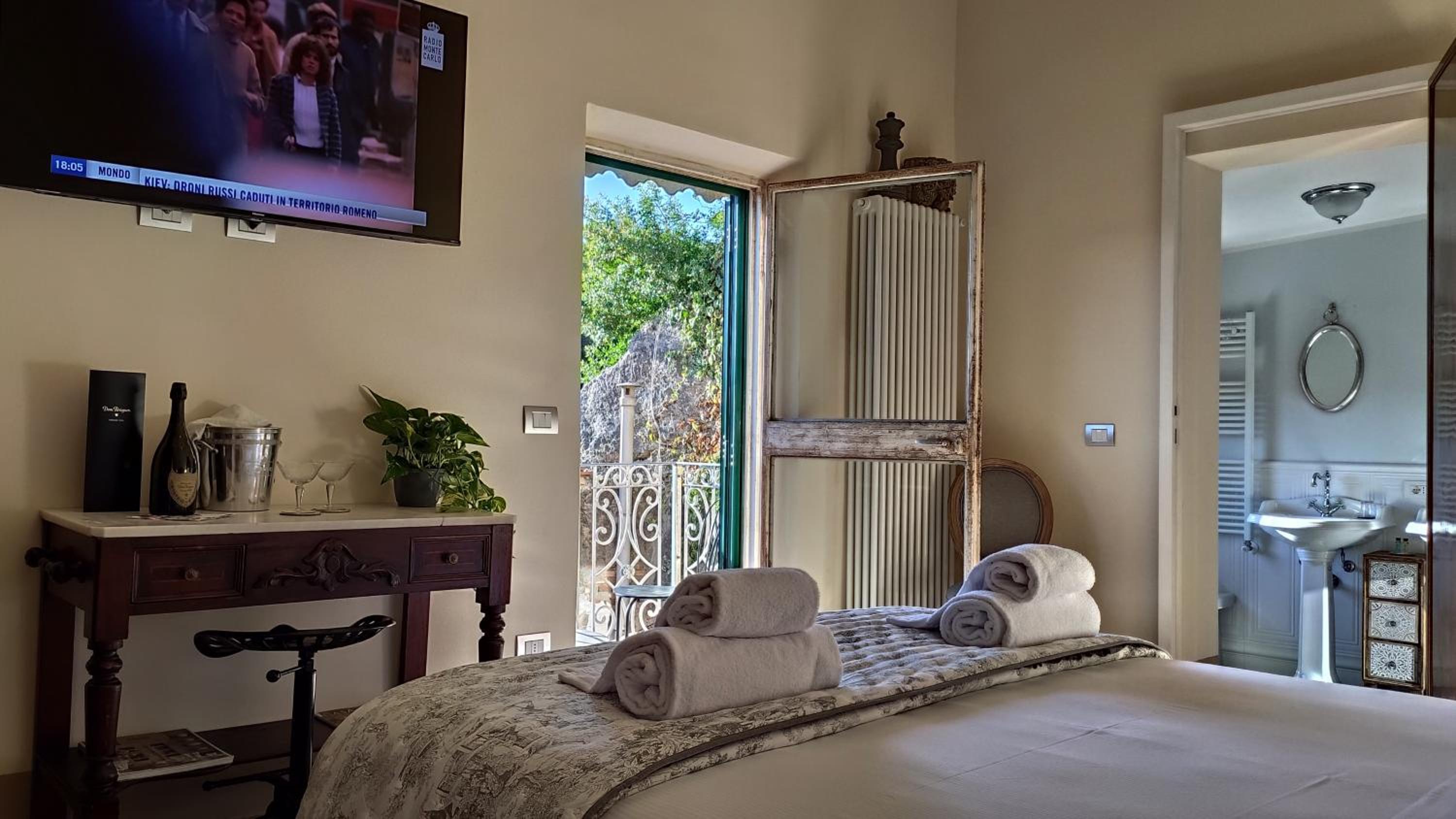 Residenza d'Epoca CAVALIERE - Romantic Rooms view 2