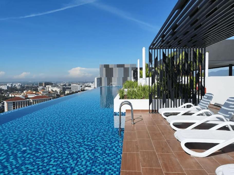 The Horizon Ipoh Infinity Pool 5 to 9pax photo 2