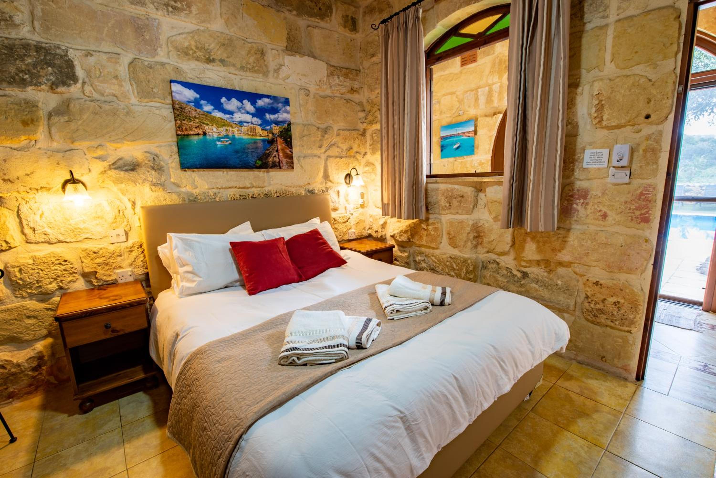 Villa Soldanis Sleeps 12 with Pool view 4