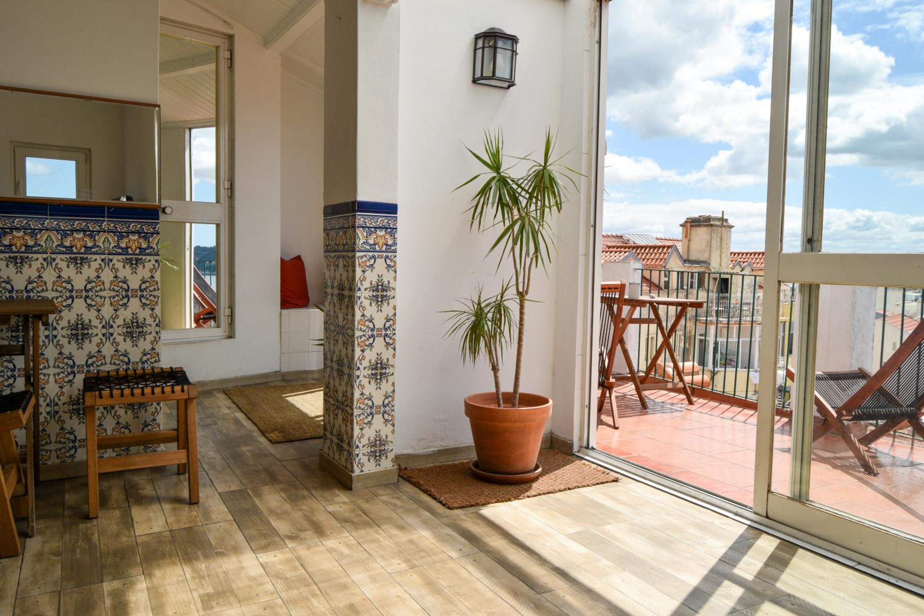 Olympo Shared flat with Amazing River view view 3