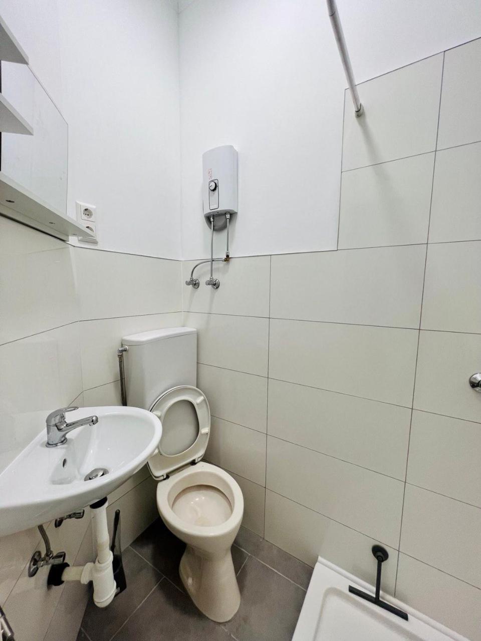 Neuwertiges Apartment mit schnellem WLAN, Netflix, Glasfaser, Kostenlose Privatparkplatz auch für Transporter geeignet R21