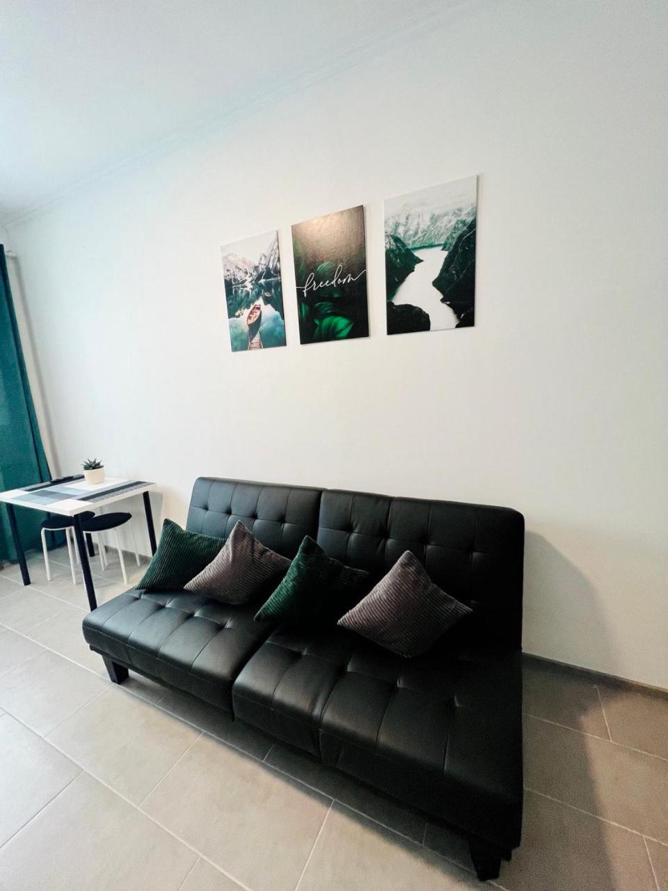 Neuwertiges Apartment mit schnellem WLAN, Netflix, Glasfaser, Kostenlose Privatparkplatz auch für Transporter geeignet R21