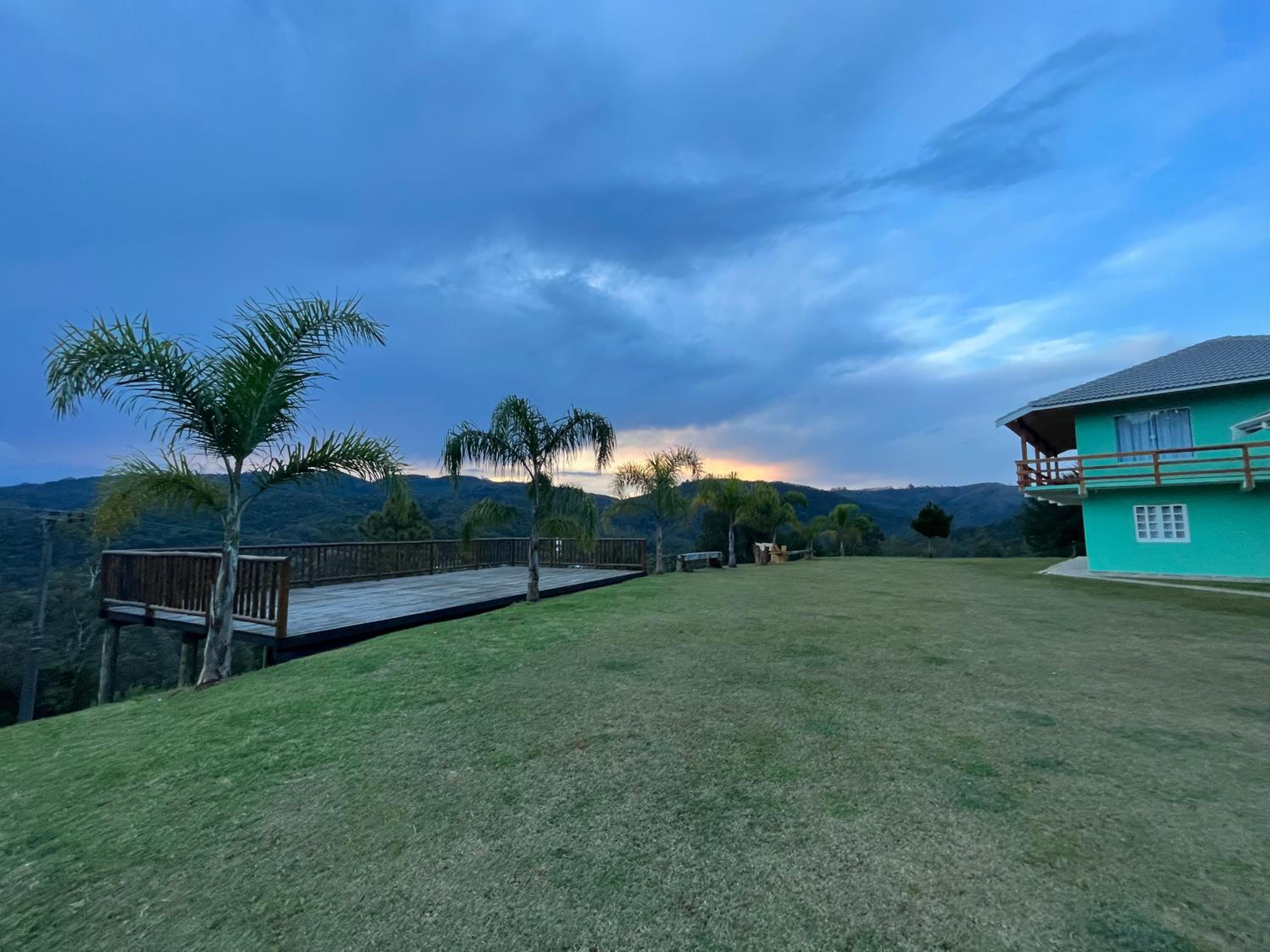 Casa ampla com vista, fogo de chão, área gourmet - 16 min do Capivari