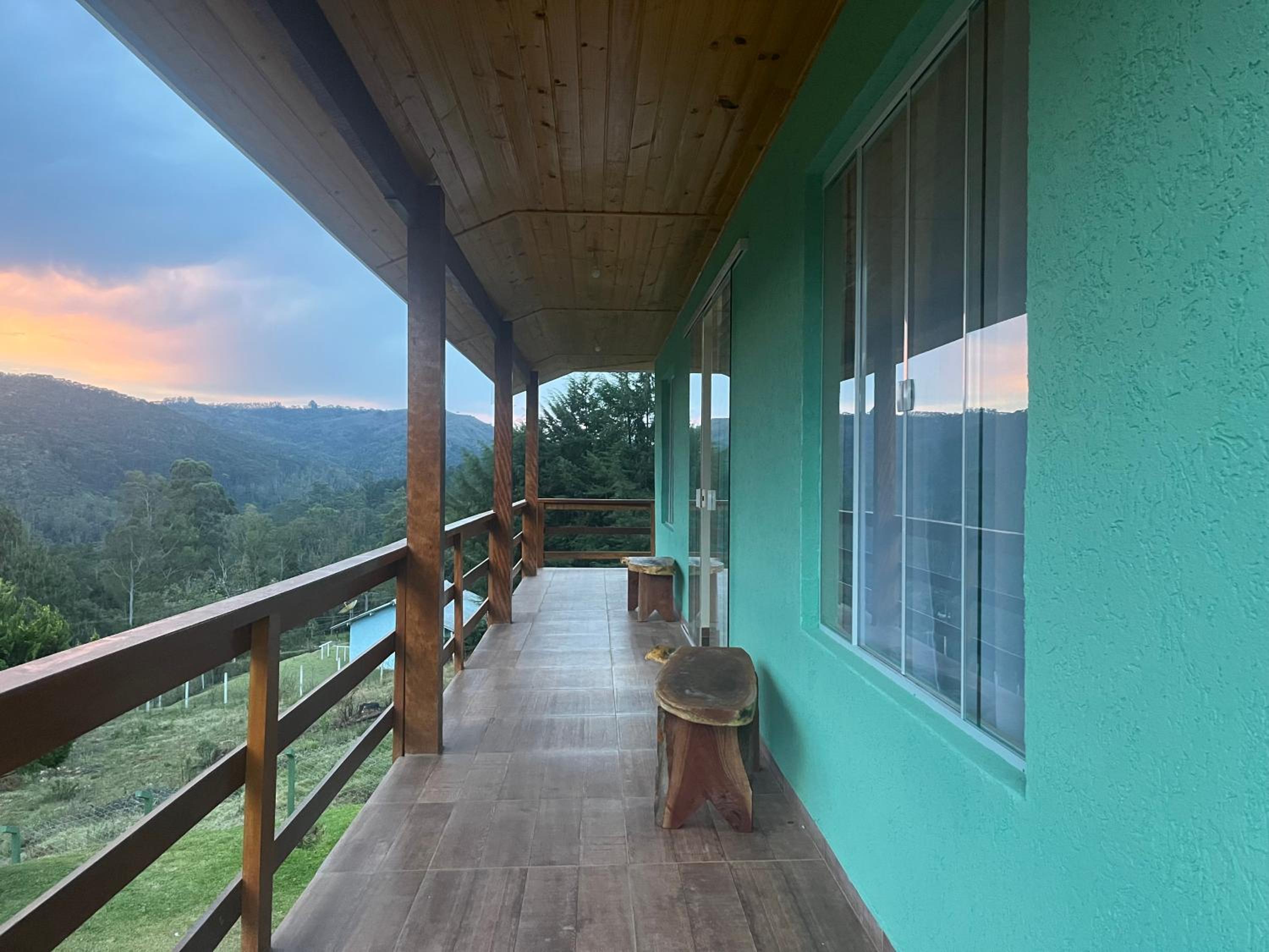 Casa ampla com vista, fogo de chão, área gourmet - 16 min do Capivari