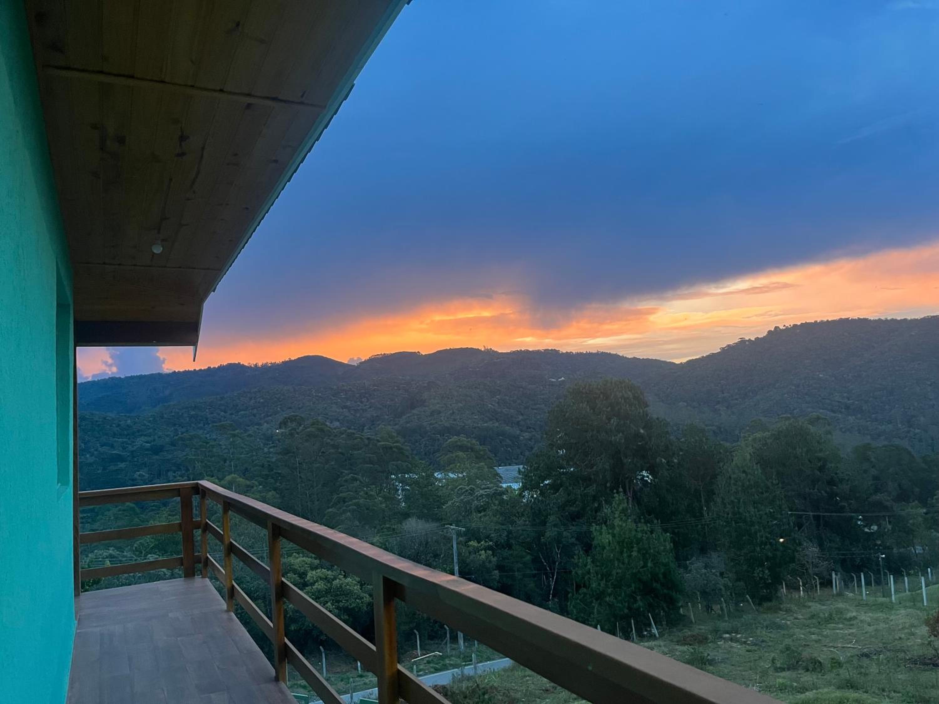 Casa ampla com vista, fogo de chão, área gourmet - 16 min do Capivari