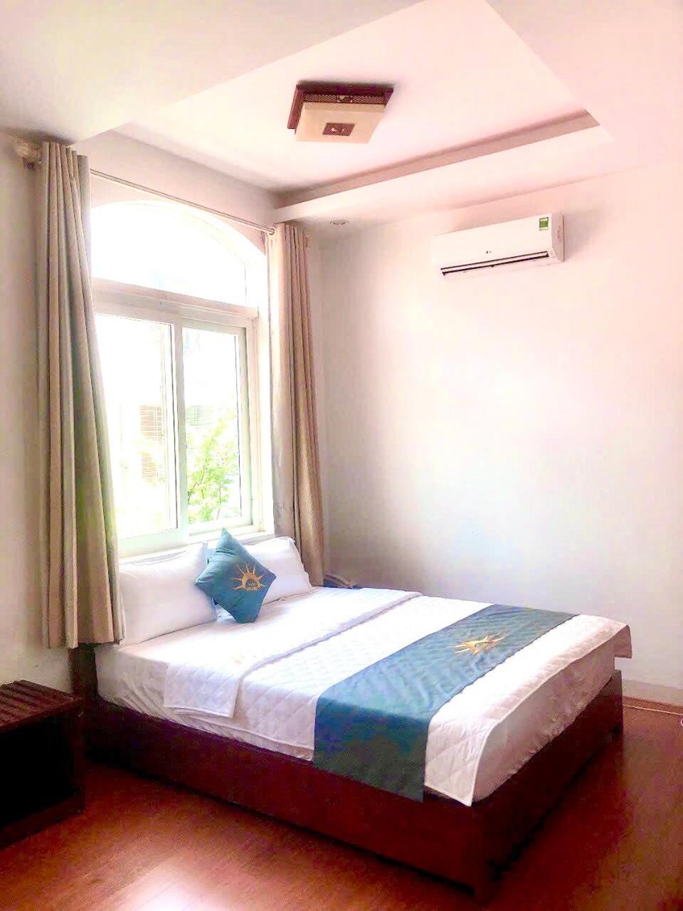 Holiday Hotel 2