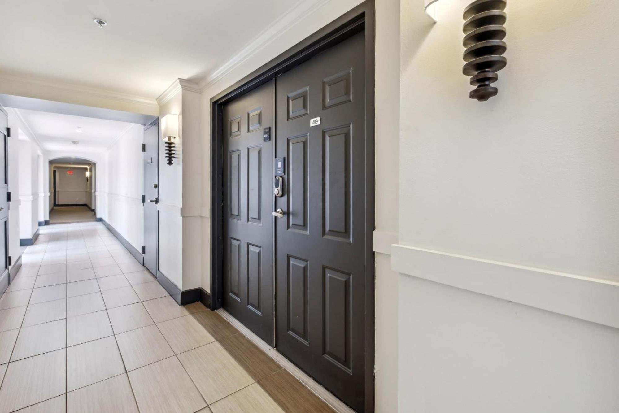 Stylish Modern Apartments at Gables Grand Plaza in Miami