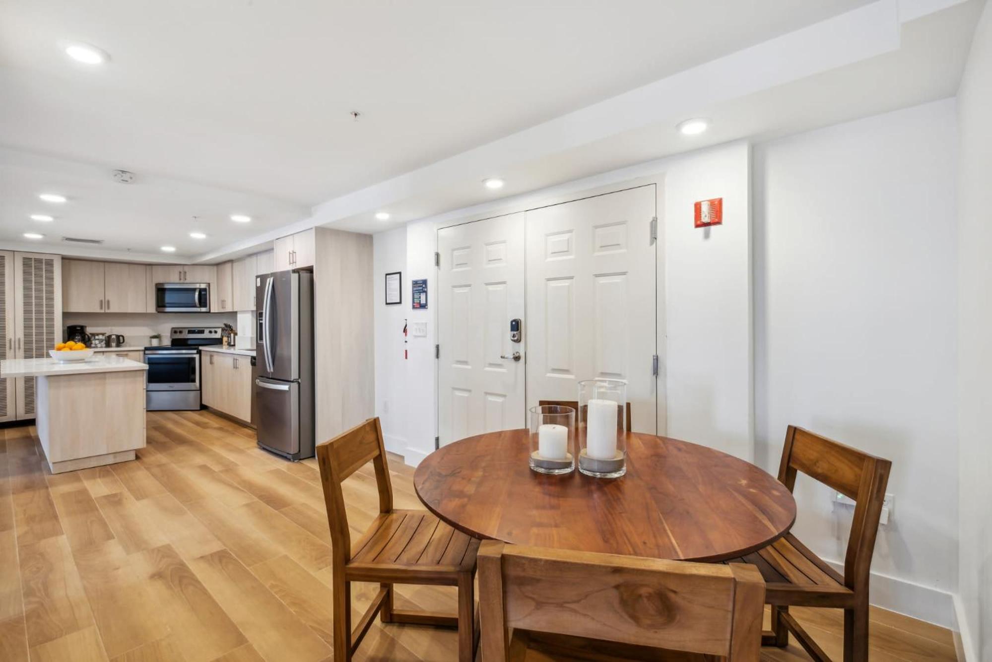 Stylish Modern Apartments at Gables Grand Plaza in Miami