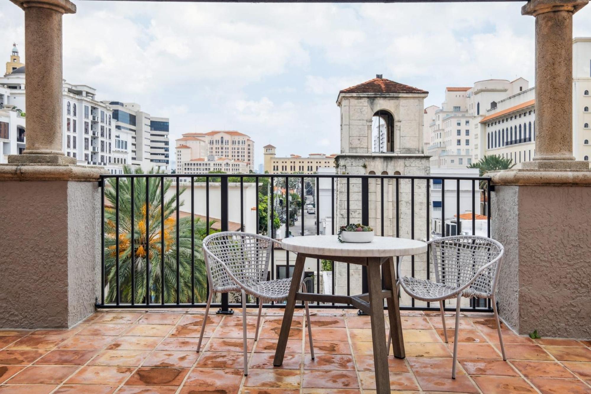 Stylish Modern Apartments at Gables Grand Plaza in Miami