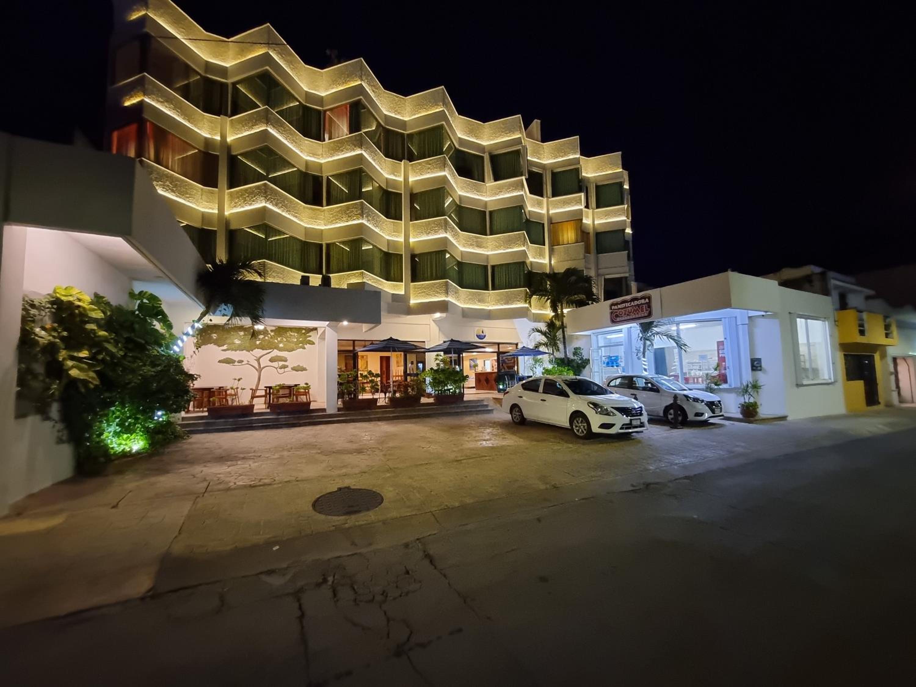 Hotel Plaza Cozumel - Image 1
