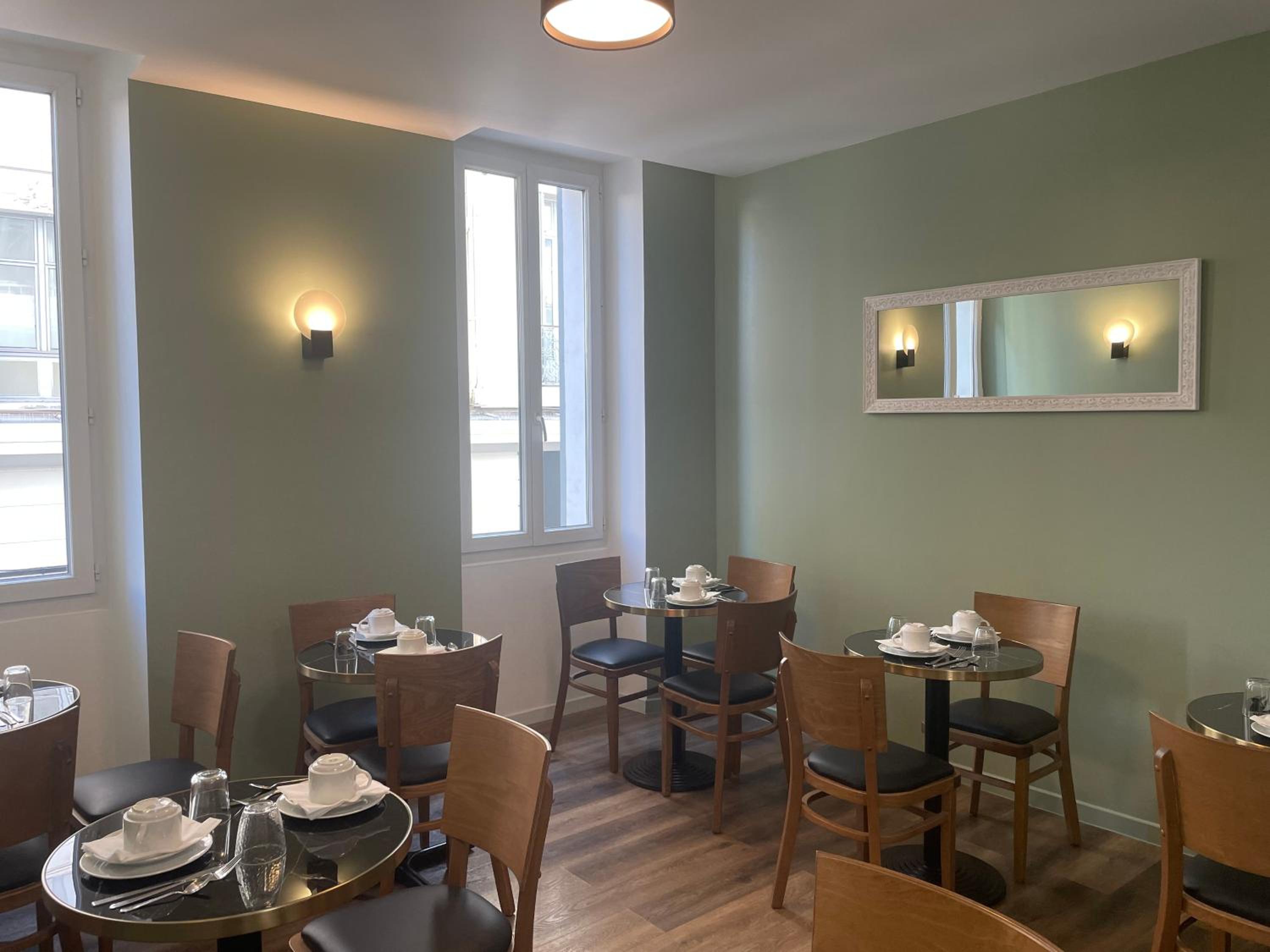 Hotel P.L.M. en Cannes, hotel céntrico — dining