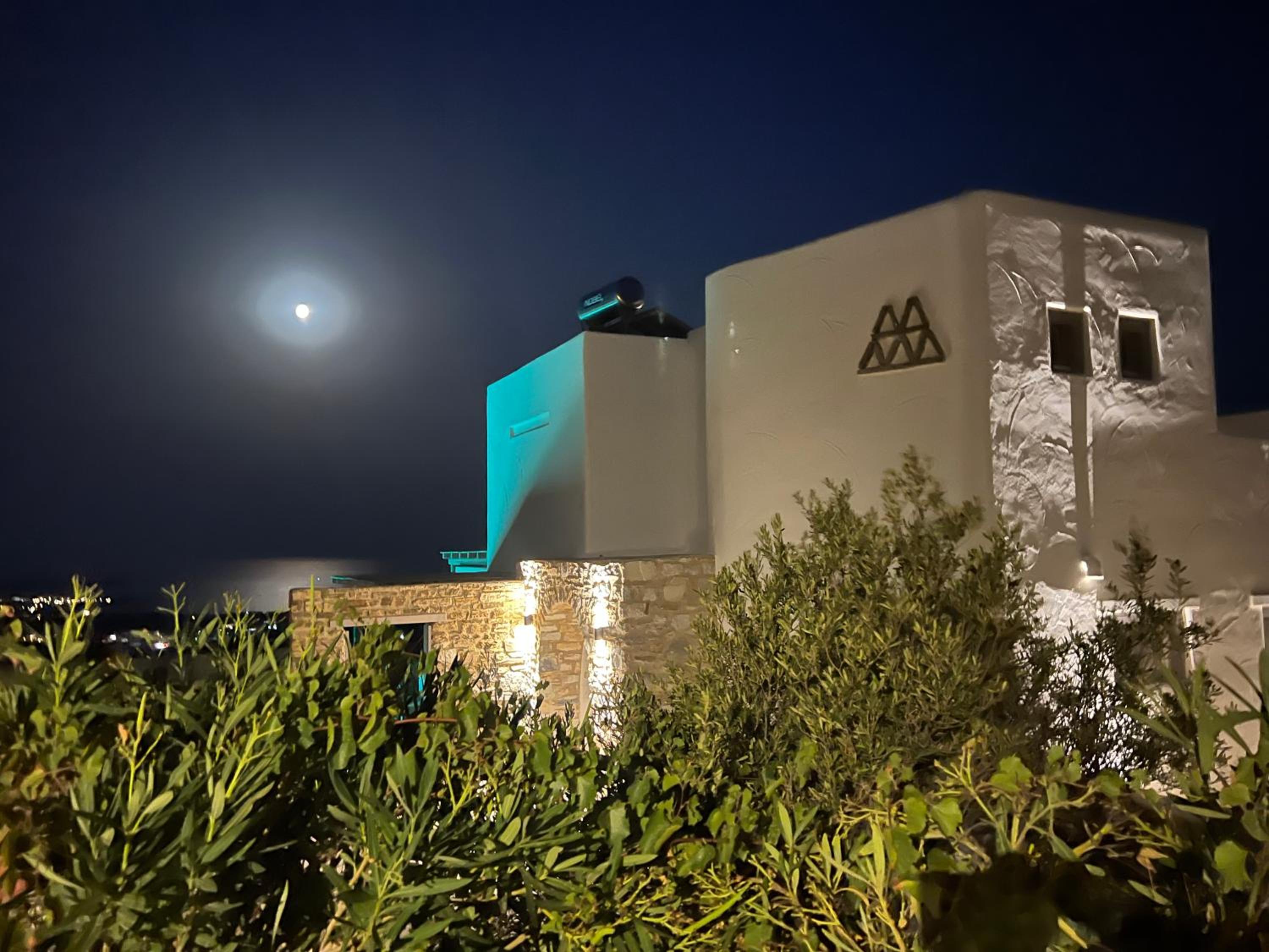 Immaculate Villa & Pool in Paros - Sleeps 10 photo 2