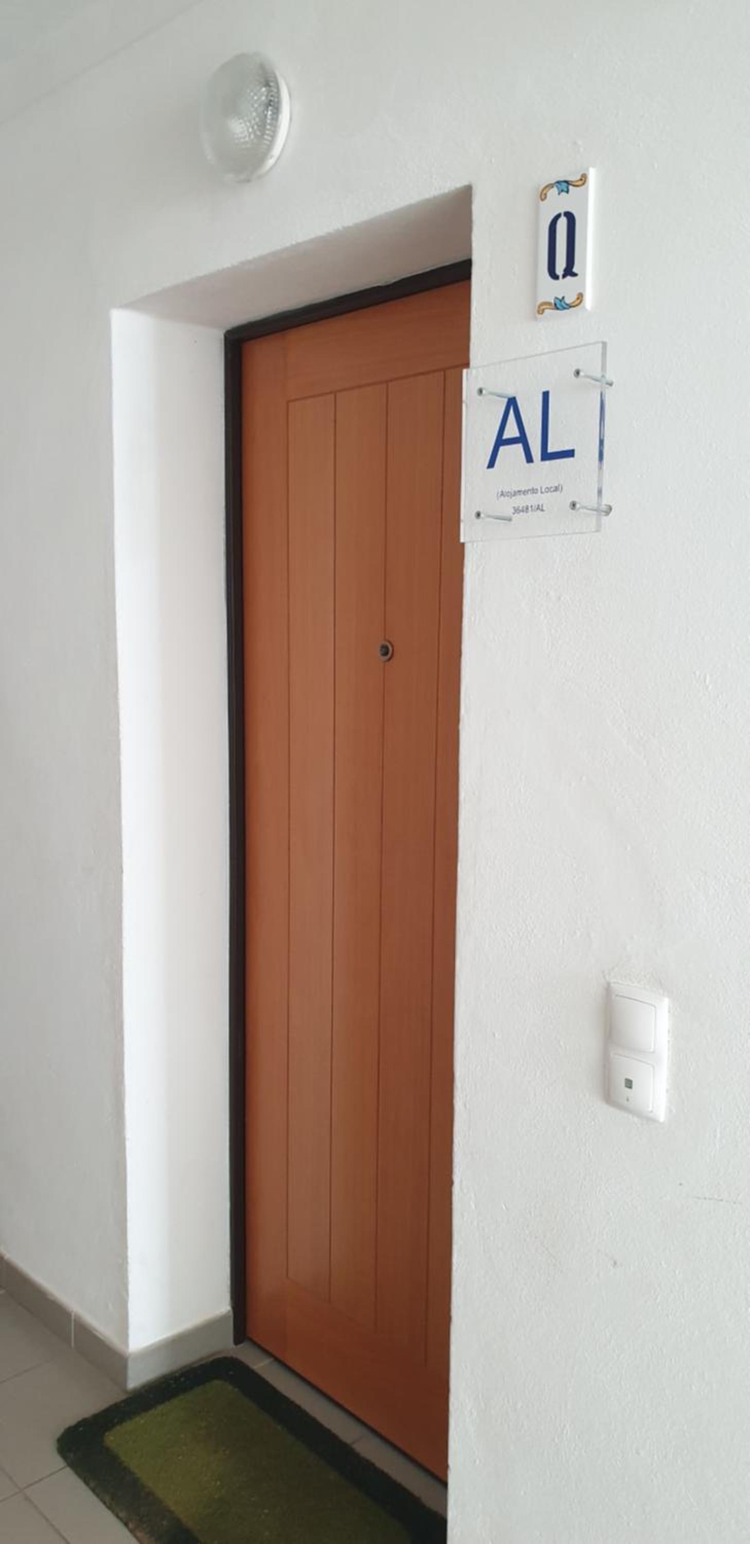 Entire flat 70sq m at Luz just 400m beach distance