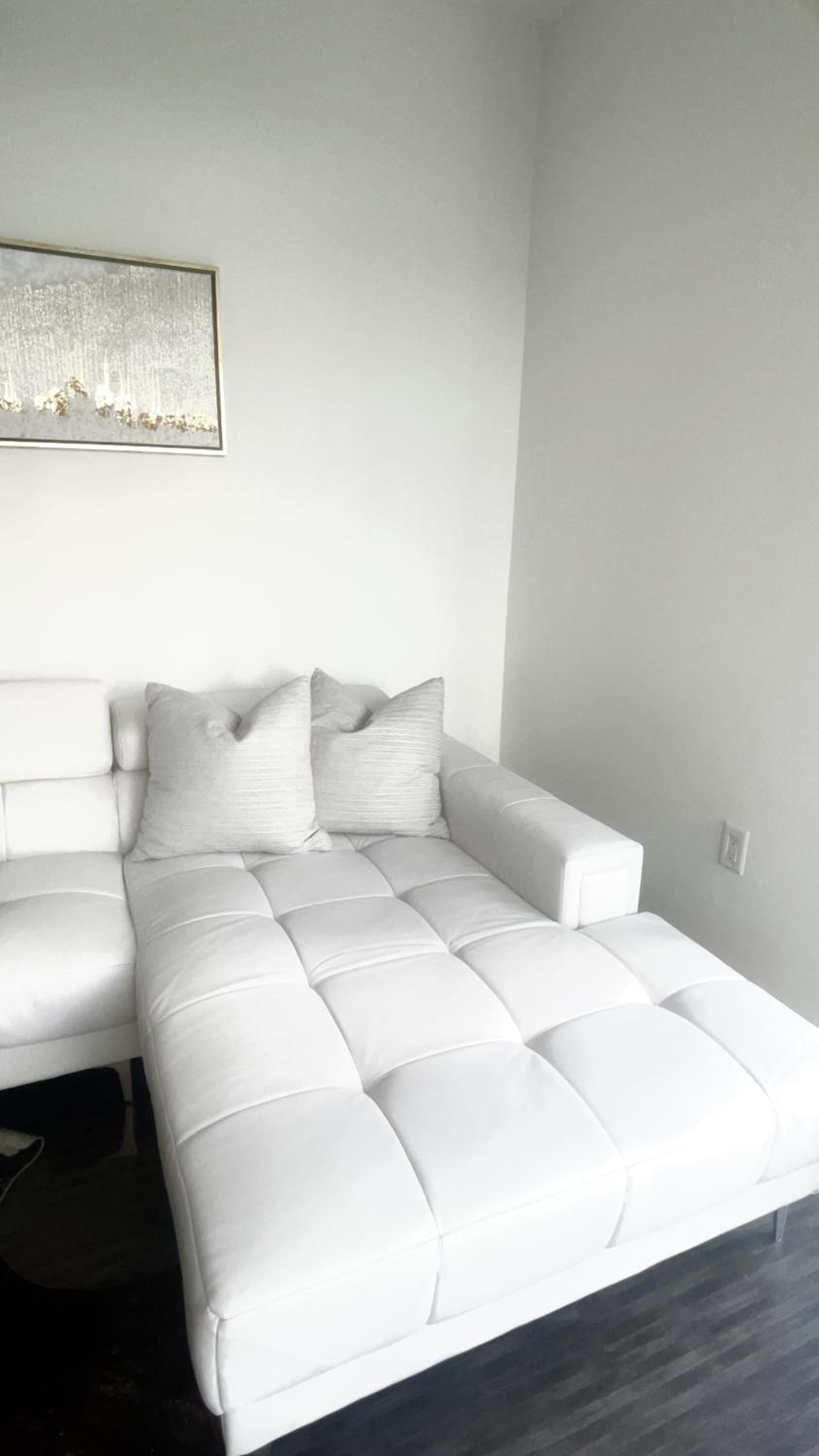 DTLA Luxury Condo with Pool, Gym, Work Pods & Conference Room