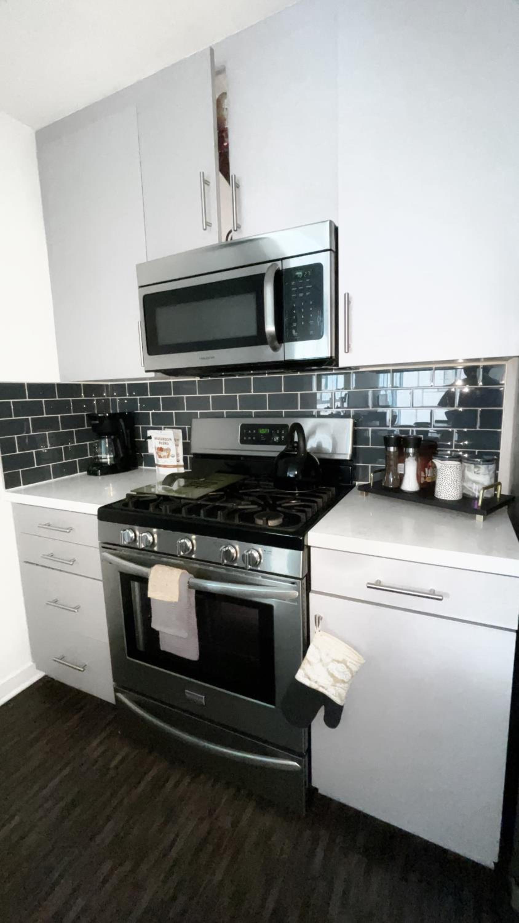 DTLA Luxury Condo with Pool, Gym, Work Pods & Conference Room