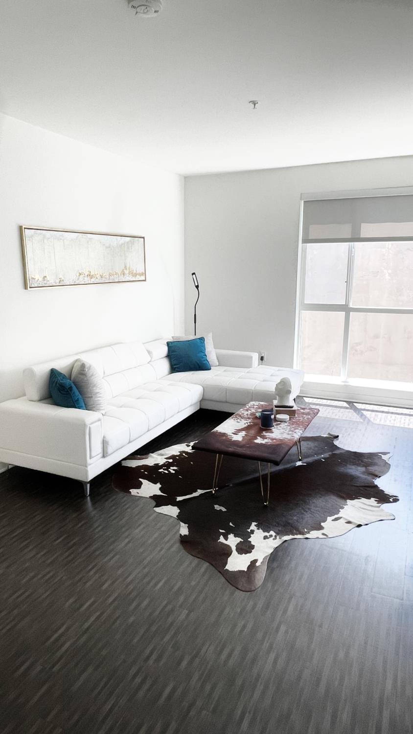 DTLA Luxury Condo with Pool, Gym, Work Pods & Conference Room