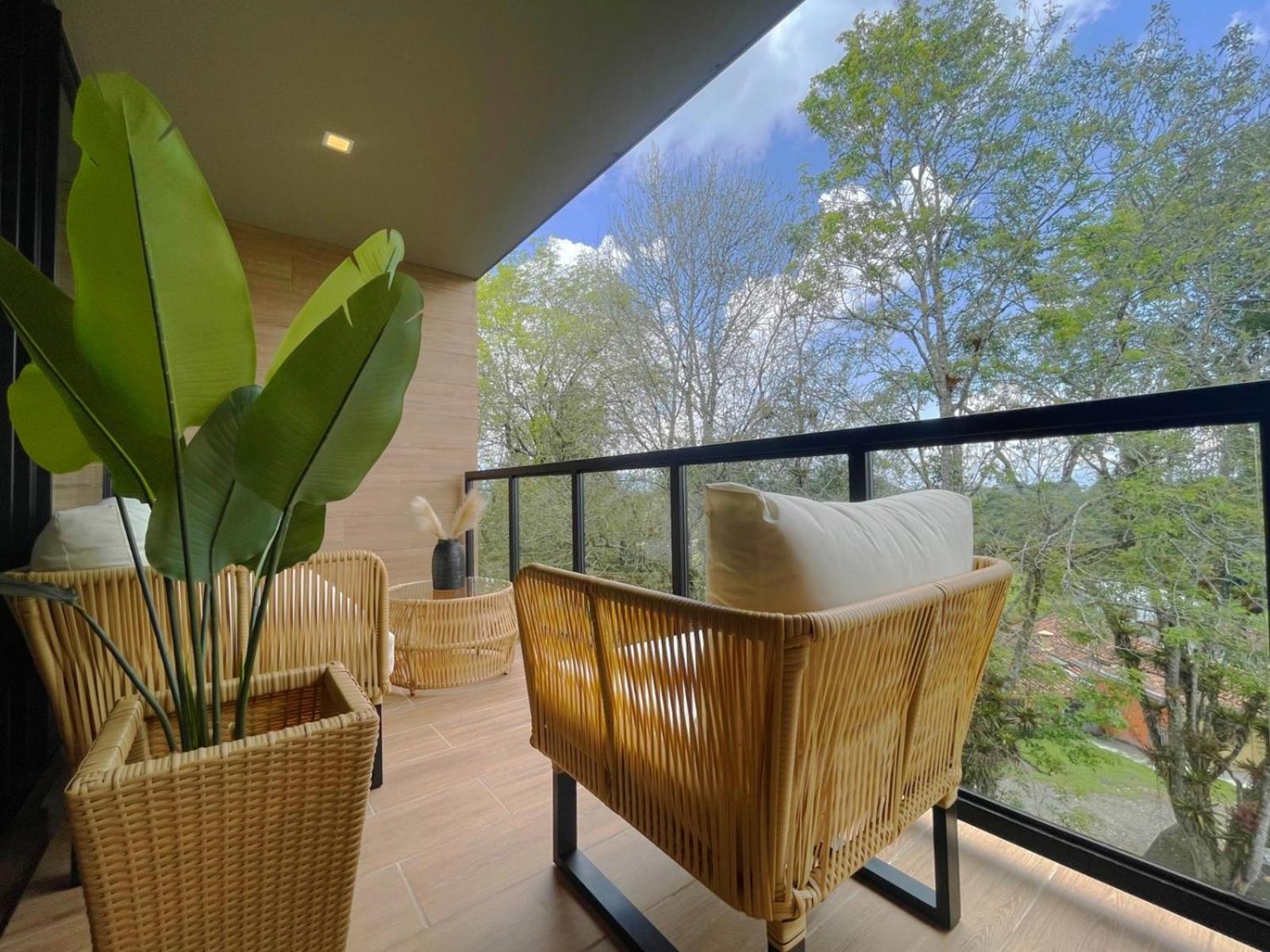 Espectacular ph con jacuzzi y los mejores atardeceres en medellin ,poblado alto