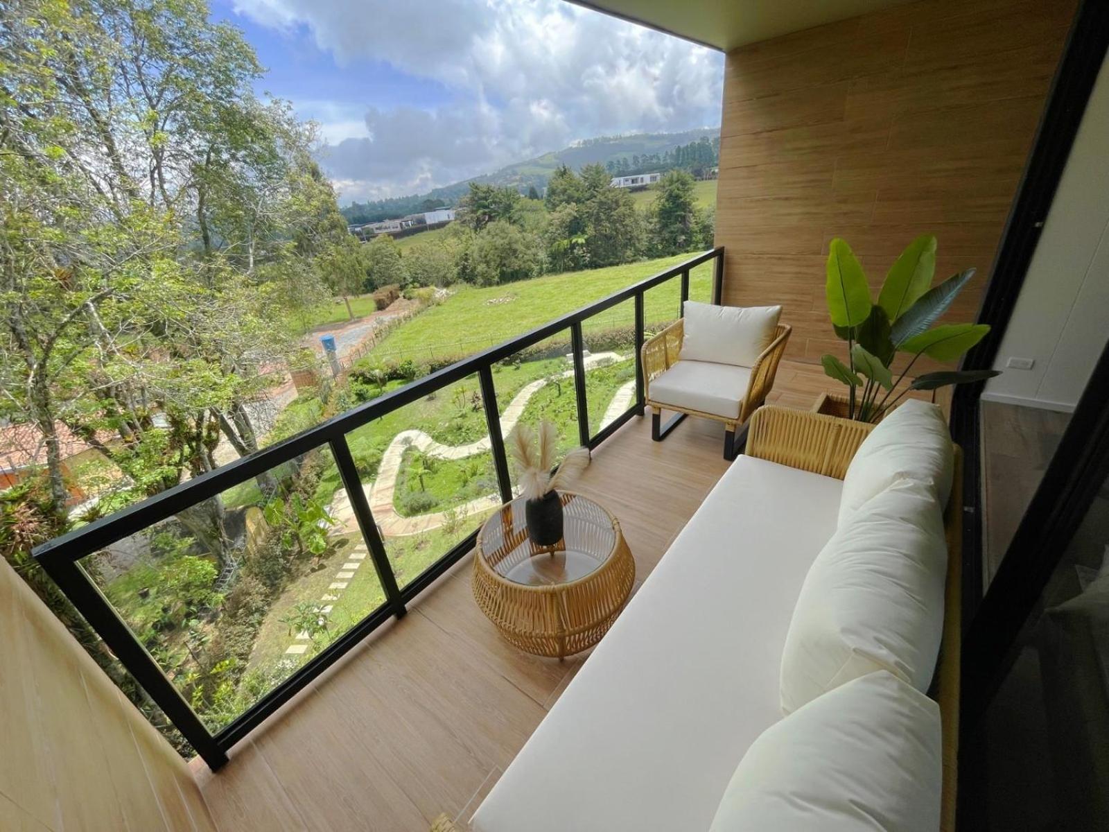 Espectacular ph con jacuzzi y los mejores atardeceres en medellin ,poblado alto