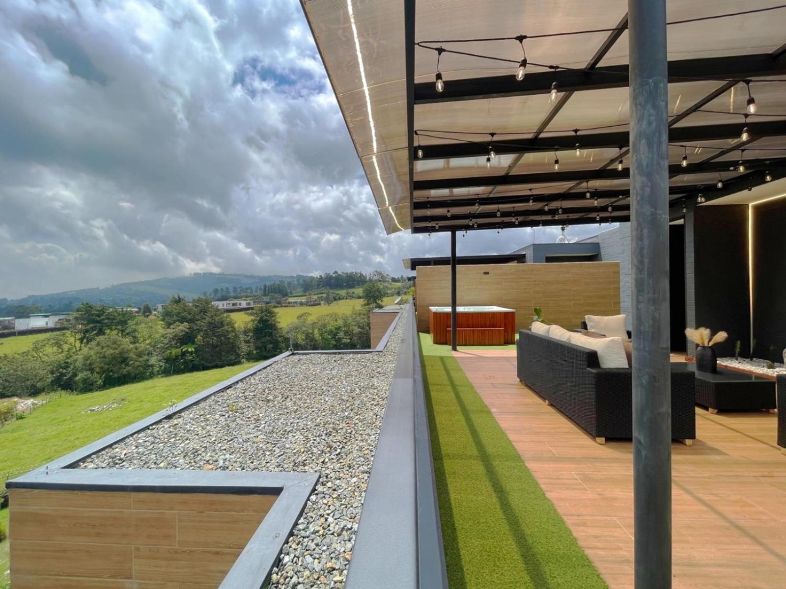 Espectacular ph con jacuzzi y los mejores atardeceres en medellin ,poblado alto