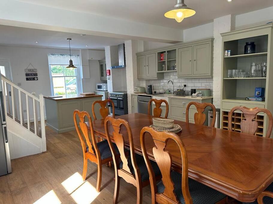 Home in Dartmouth, Devon with Private Parking