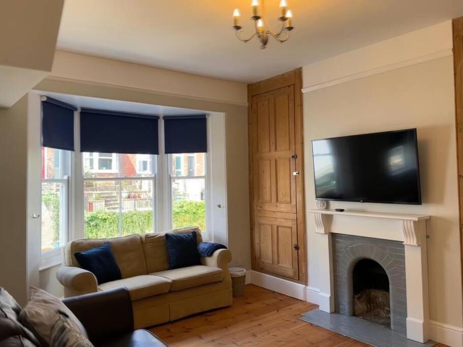 Home in Dartmouth, Devon with Private Parking
