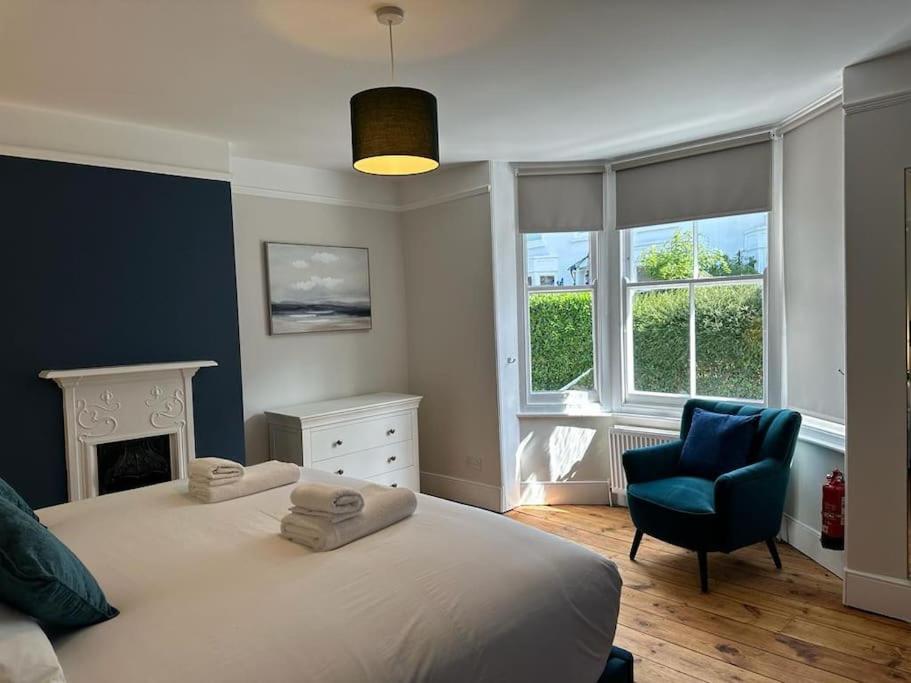 Home in Dartmouth, Devon with Private Parking