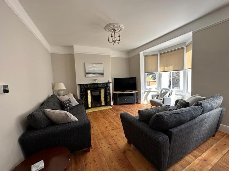Home in Dartmouth, Devon with Private Parking