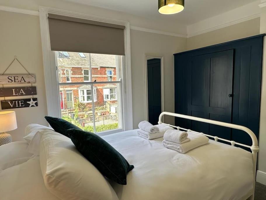 Home in Dartmouth, Devon with Private Parking