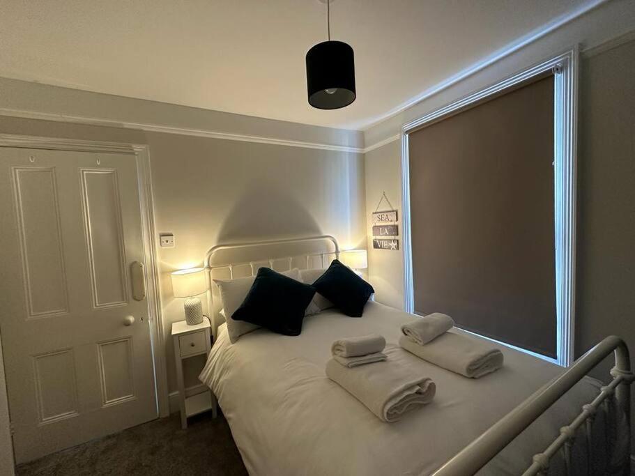 Home in Dartmouth, Devon with Private Parking