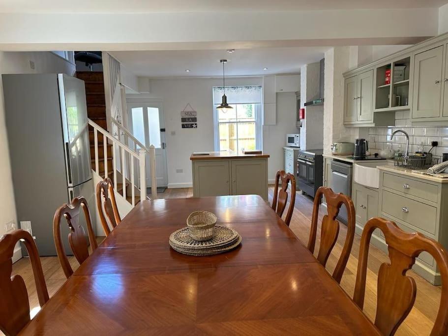 Home in Dartmouth, Devon with Private Parking