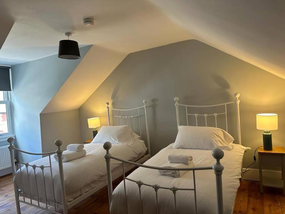 Home in Dartmouth, Devon with Private Parking
